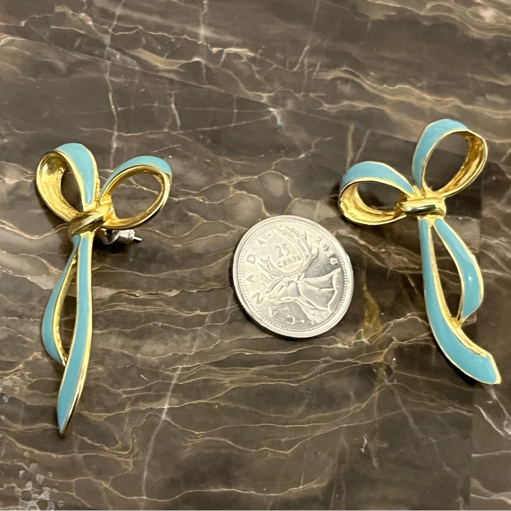 5/$25 Turquoise and gold bow earrings